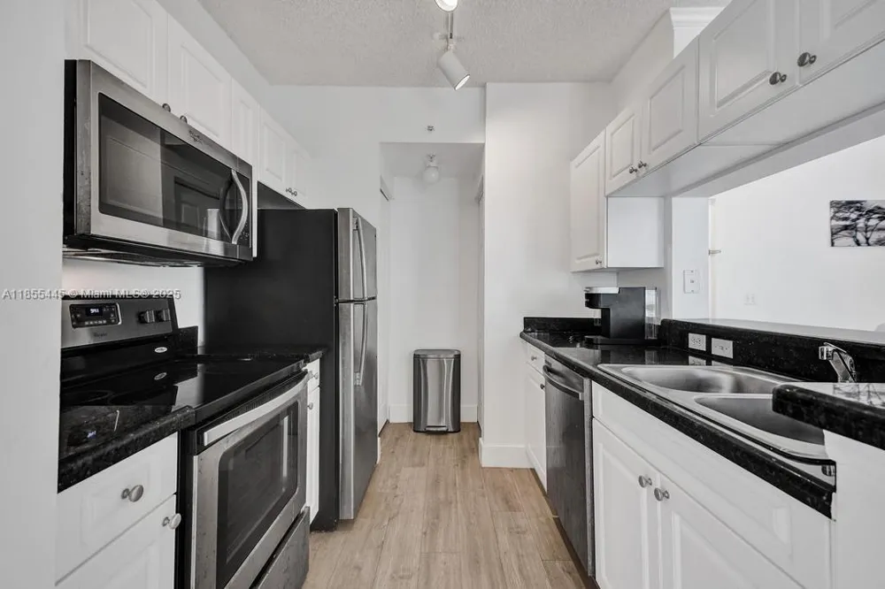 17100 Bay Rd #1511 Sunny Isles Beach, FL 33160