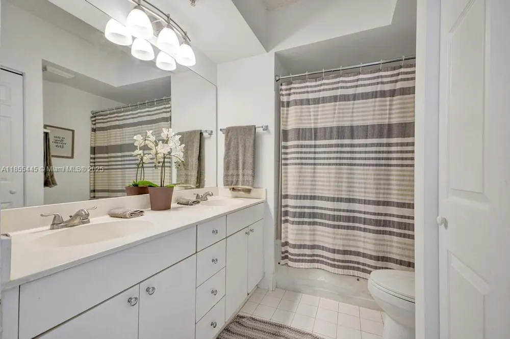 17100 Bay Rd #1511 Sunny Isles Beach, FL 33160