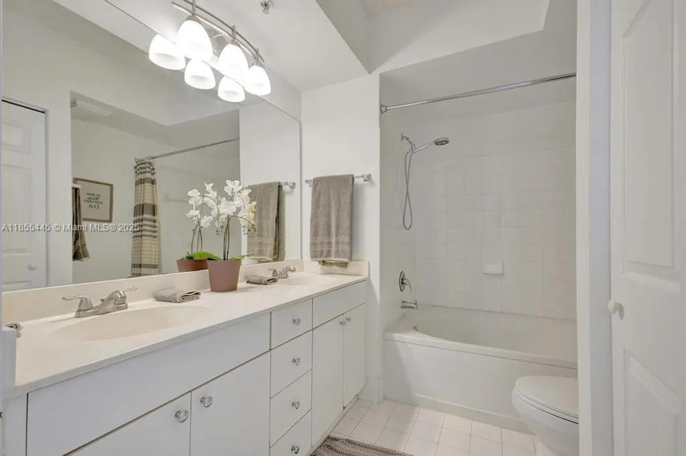 17100 Bay Rd #1511 Sunny Isles Beach, FL 33160
