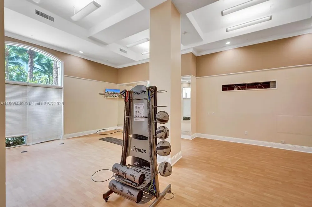 17100 Bay Rd #1511 Sunny Isles Beach, FL 33160