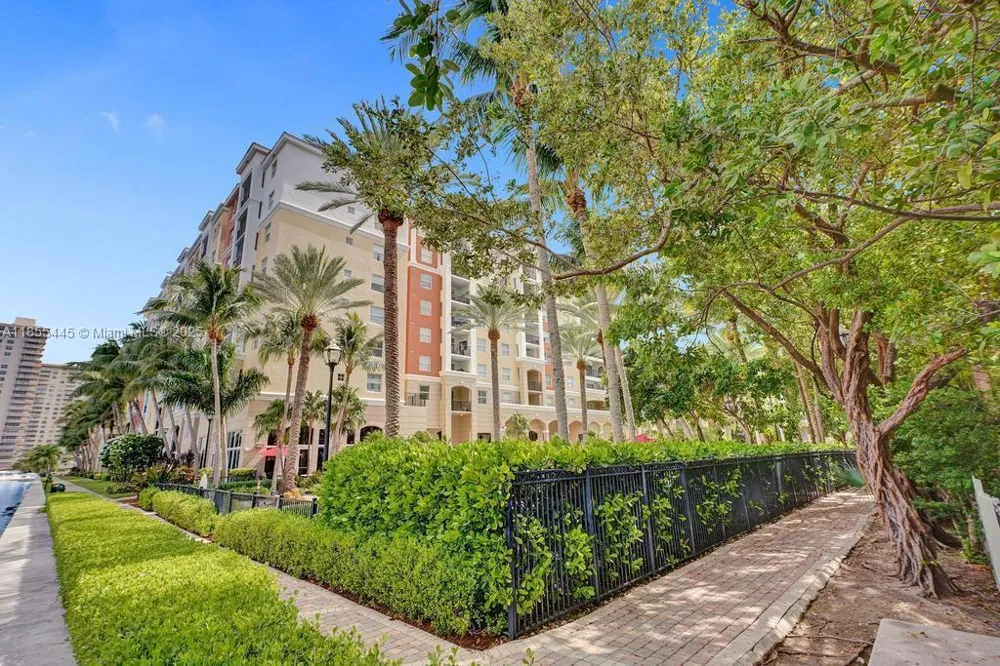 17100 Bay Rd #1511 Sunny Isles Beach, FL 33160