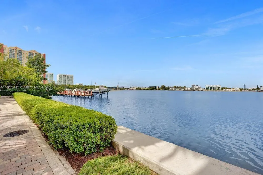 17100 Bay Rd #1511 Sunny Isles Beach, FL 33160