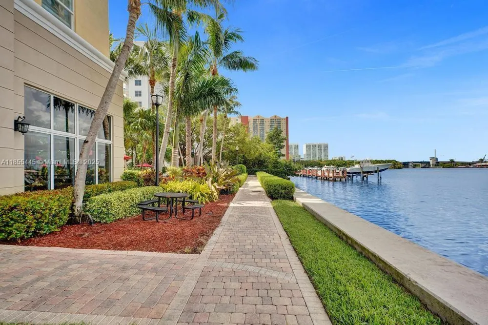 17100 Bay Rd #1511 Sunny Isles Beach, FL 33160