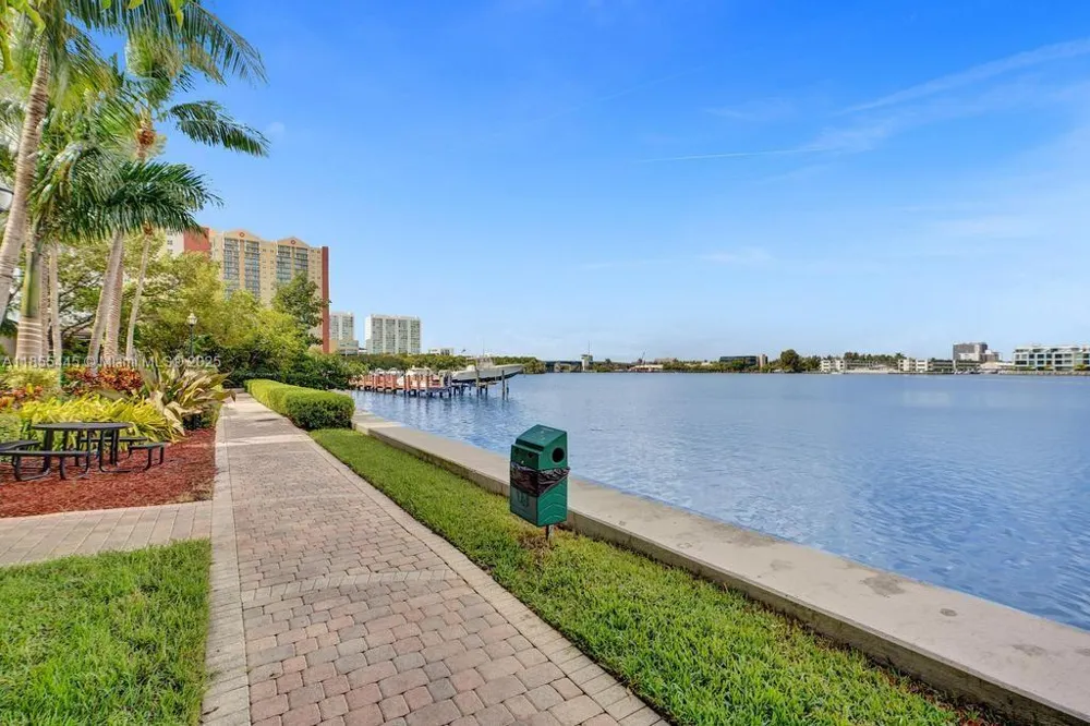 17100 Bay Rd #1511 Sunny Isles Beach, FL 33160