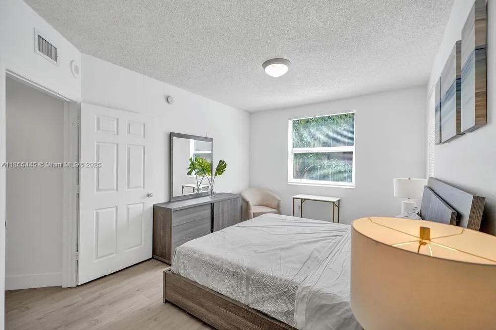 17100 Bay Rd #1511 Sunny Isles Beach, FL 33160