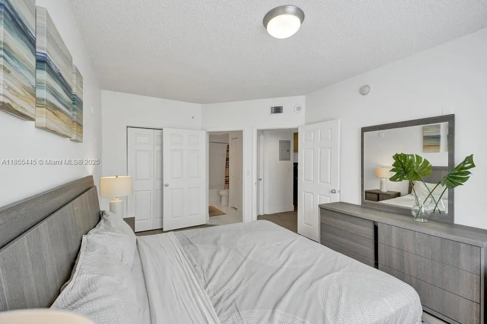 17100 Bay Rd #1511 Sunny Isles Beach, FL 33160