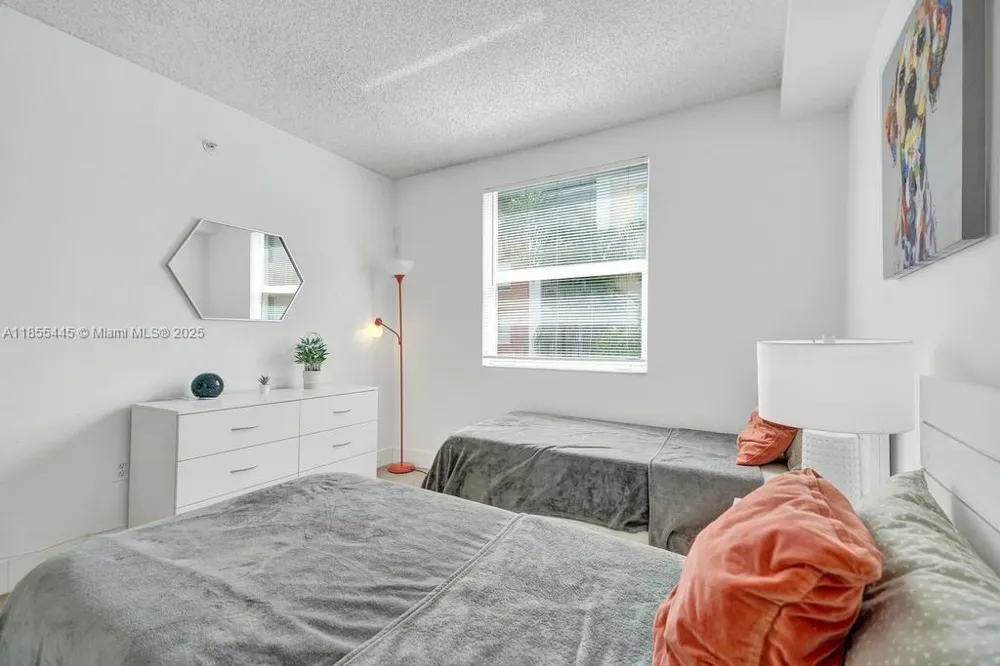 17100 Bay Rd #1511 Sunny Isles Beach, FL 33160