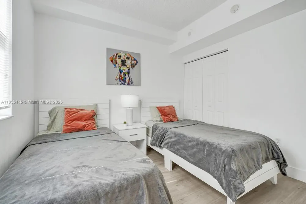 17100 Bay Rd #1511 Sunny Isles Beach, FL 33160