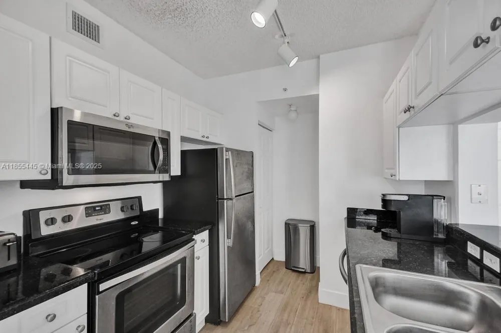 17100 Bay Rd #1511 Sunny Isles Beach, FL 33160