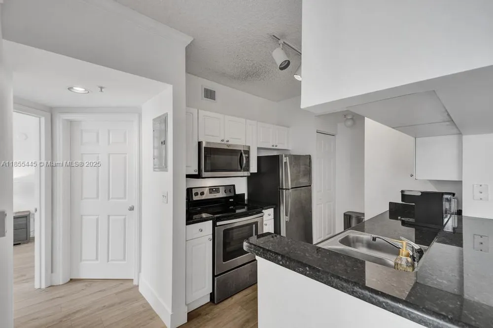 17100 Bay Rd #1511 Sunny Isles Beach, FL 33160