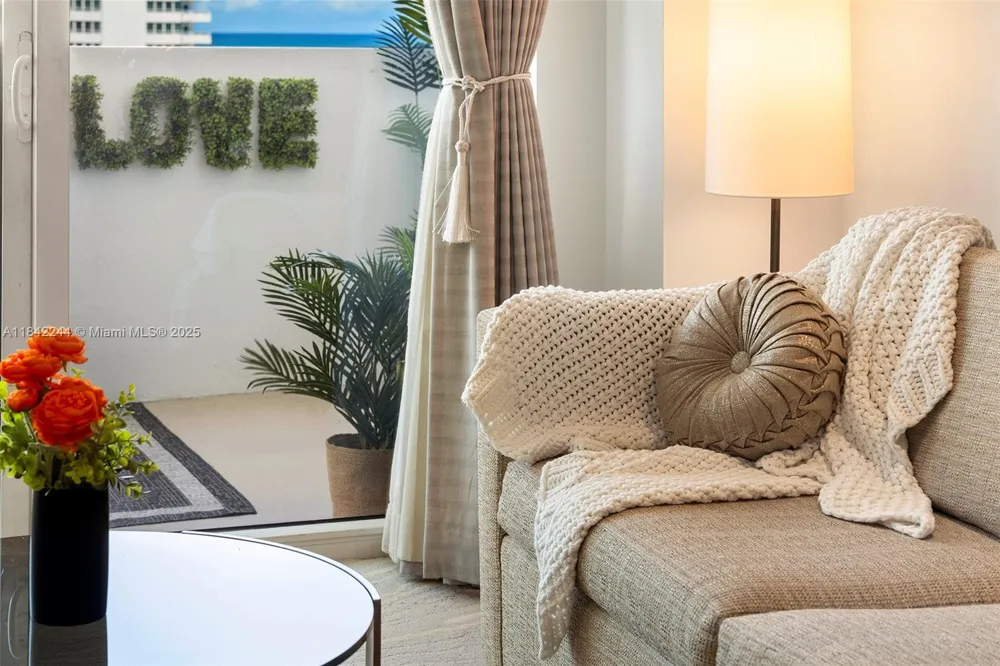 4391 Collins Ave #802 Miami Beach, FL 33140
