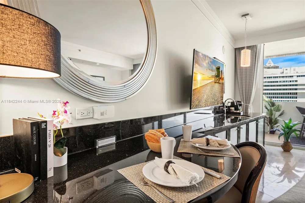 4391 Collins Ave #802 Miami Beach, FL 33140