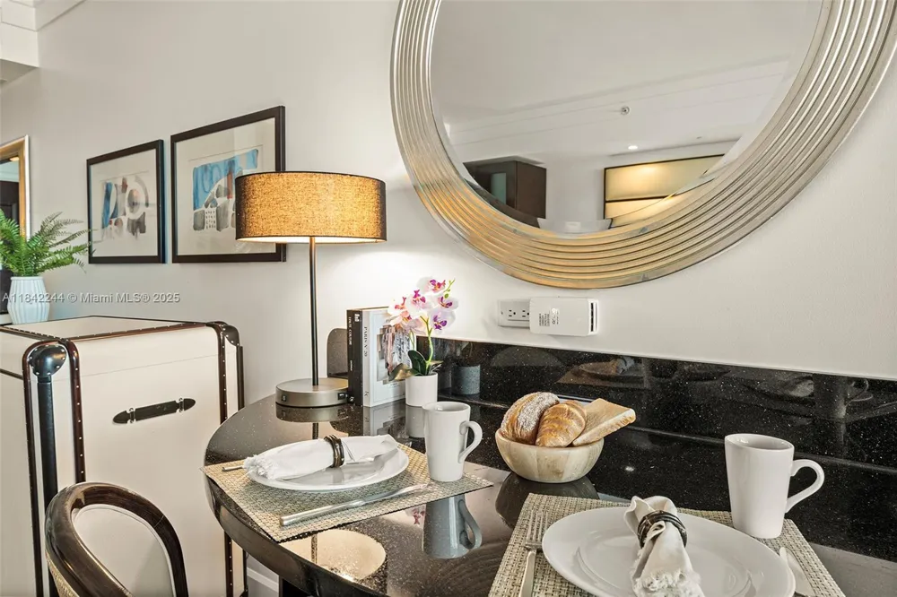 4391 Collins Ave #802 Miami Beach, FL 33140