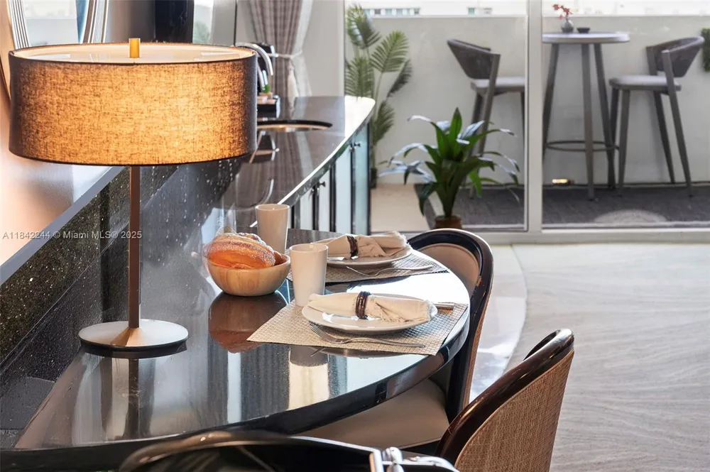 4391 Collins Ave #802 Miami Beach, FL 33140