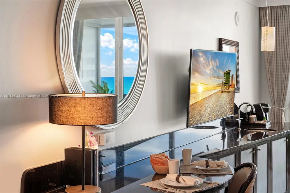 4391 Collins Ave #802 Miami Beach, FL 33140