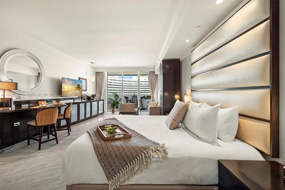 4391 Collins Ave #802 Miami Beach, FL 33140