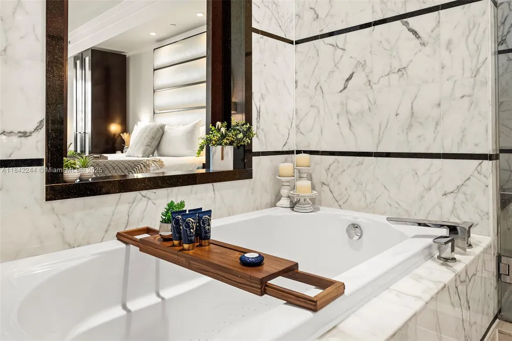 4391 Collins Ave #802 Miami Beach, FL 33140