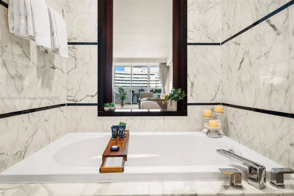 4391 Collins Ave #802 Miami Beach, FL 33140