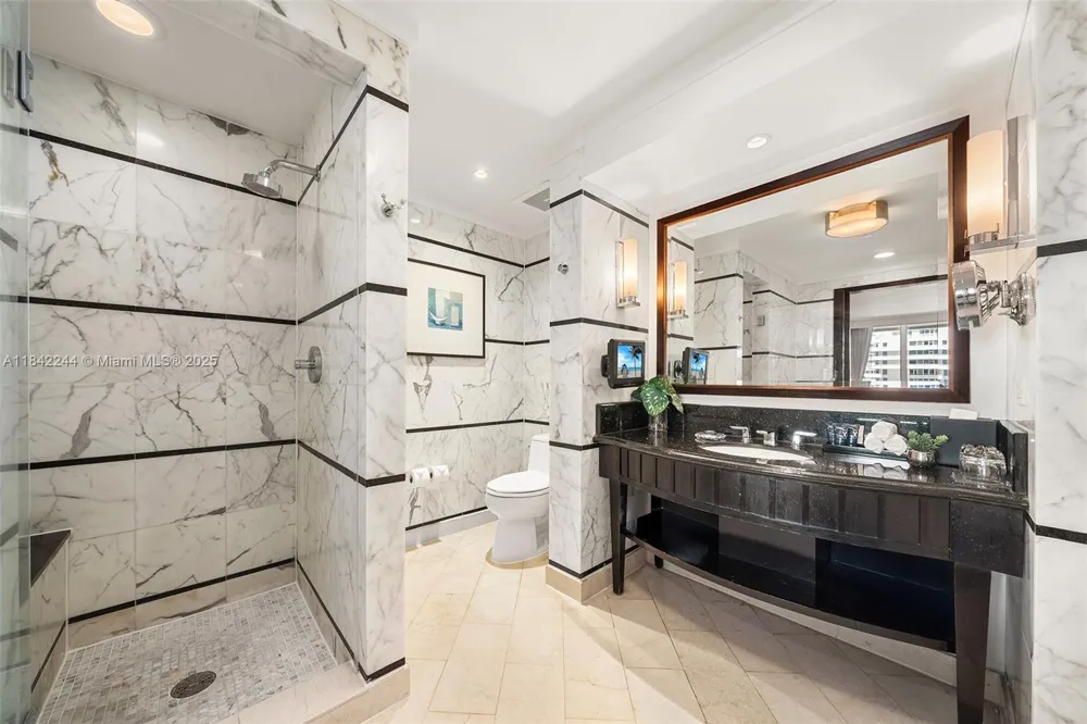 4391 Collins Ave #802 Miami Beach, FL 33140