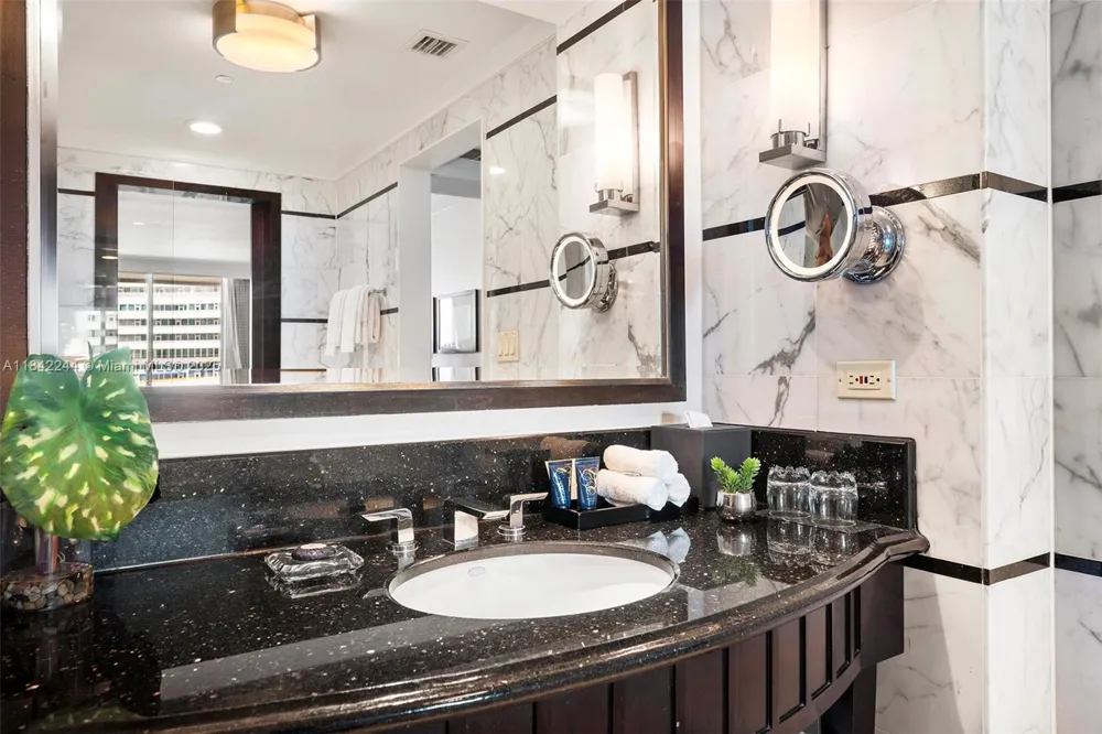 4391 Collins Ave #802 Miami Beach, FL 33140