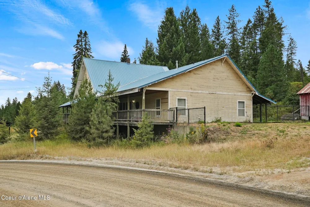 6702 Kelso Lake Road Athol, ID 83801