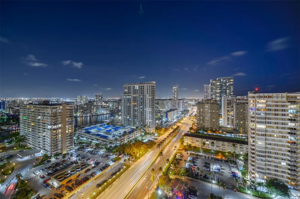 1980 S Ocean Dr #PHM Hallandale Beach, FL 33009