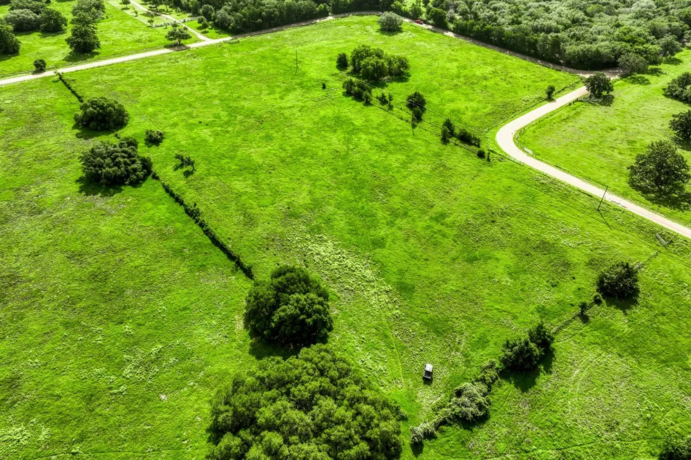 4 S Nassau Road Round Top, TX 78954