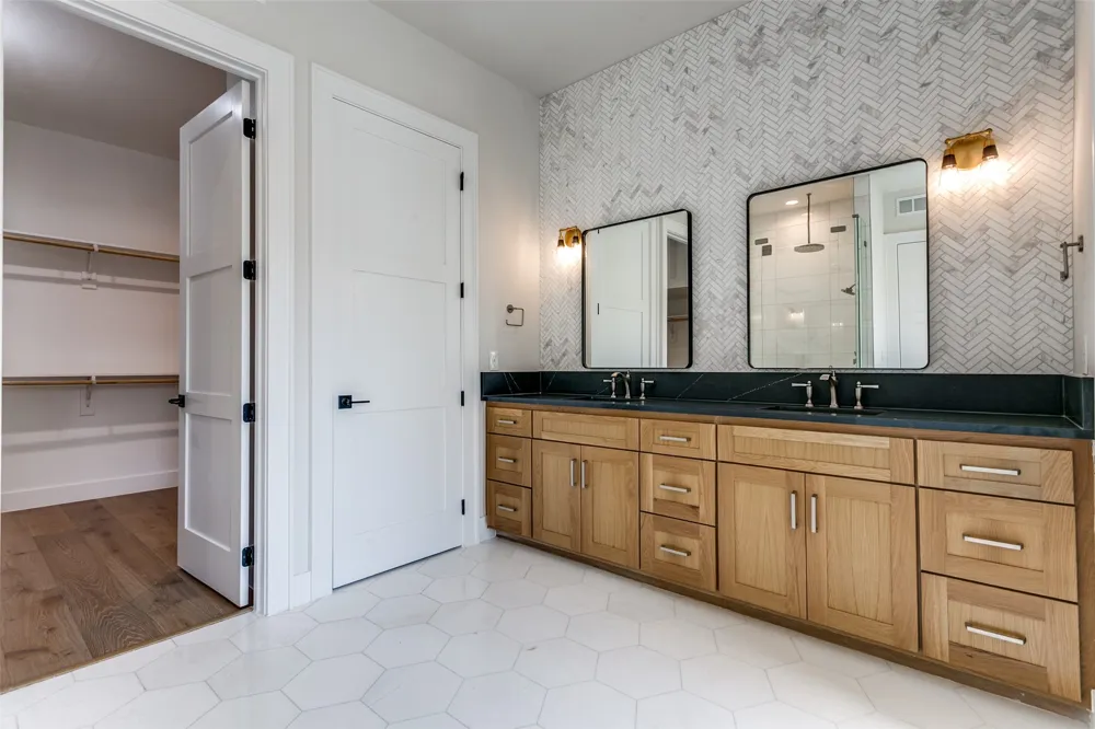 250 E Dallas Road #119 Grapevine, TX 76051