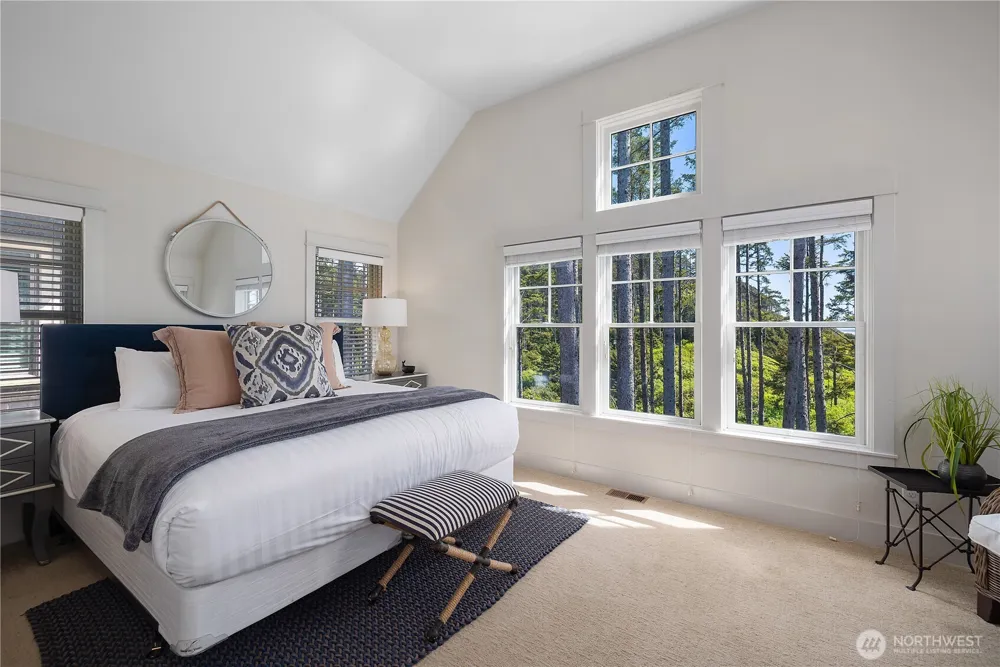 34 Seaside Lane Pacific Beach, WA 98571