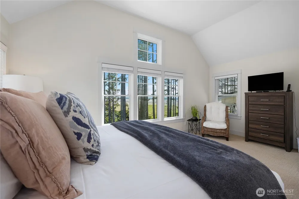 34 Seaside Lane Pacific Beach, WA 98571