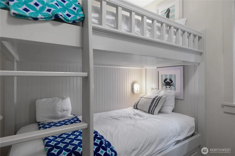 34 Seaside Lane Pacific Beach, WA 98571