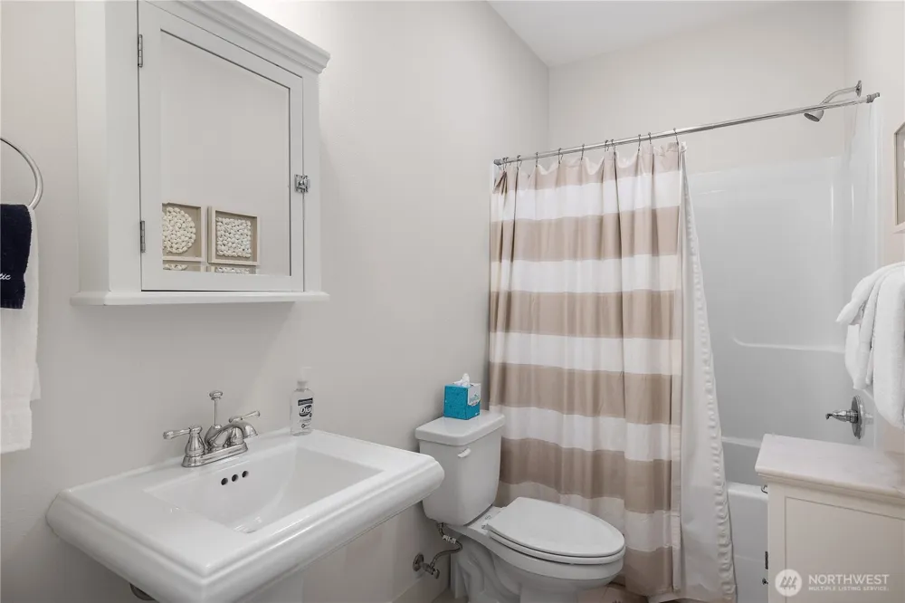 34 Seaside Lane Pacific Beach, WA 98571