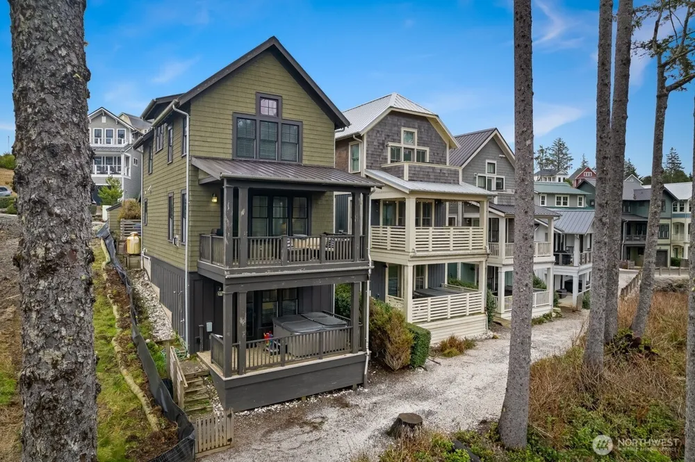 34 Seaside Lane Pacific Beach, WA 98571