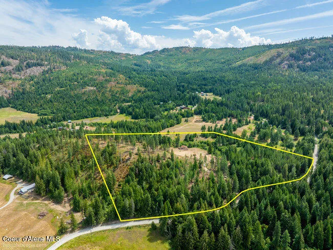 197 Schneiders Road Sagle, ID 83860