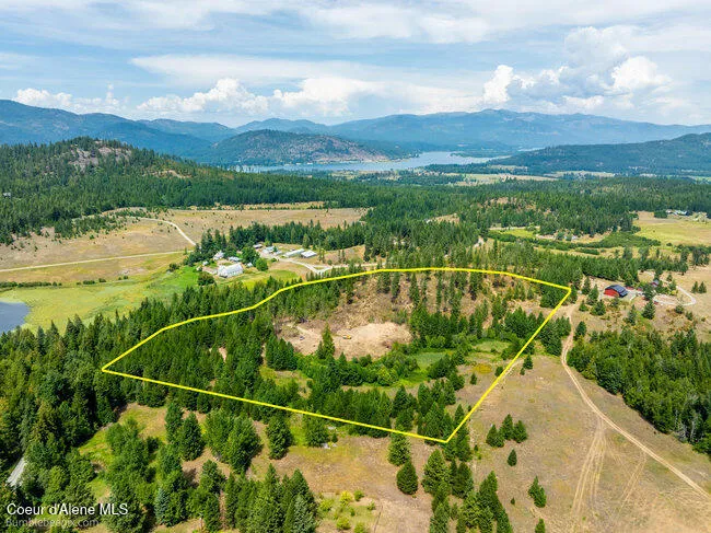 197 Schneiders Road Sagle, ID 83860