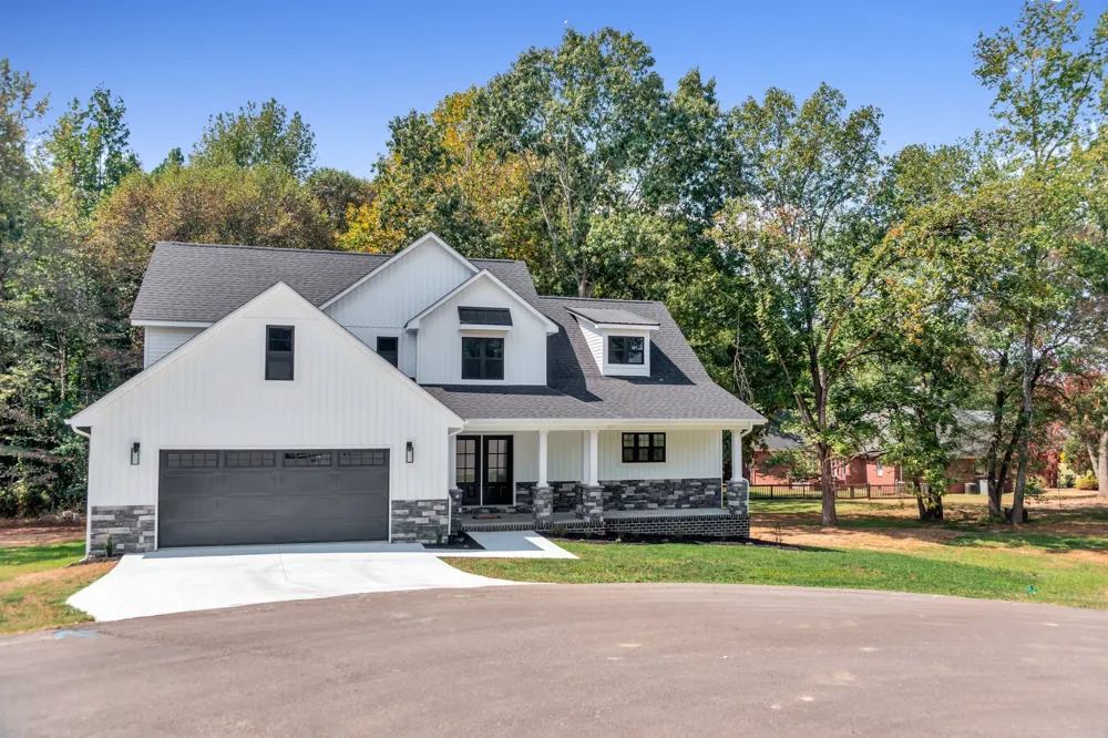 138 Tamatha Dr Paris, TN 38242