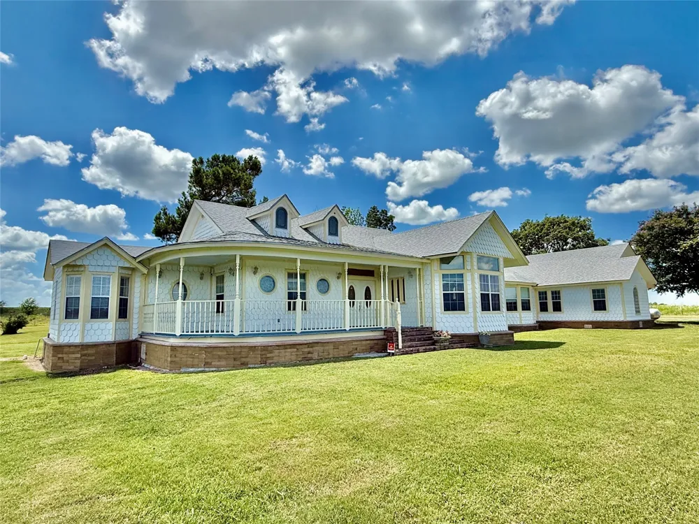 596 County Road 3425 Clifton, TX 76634