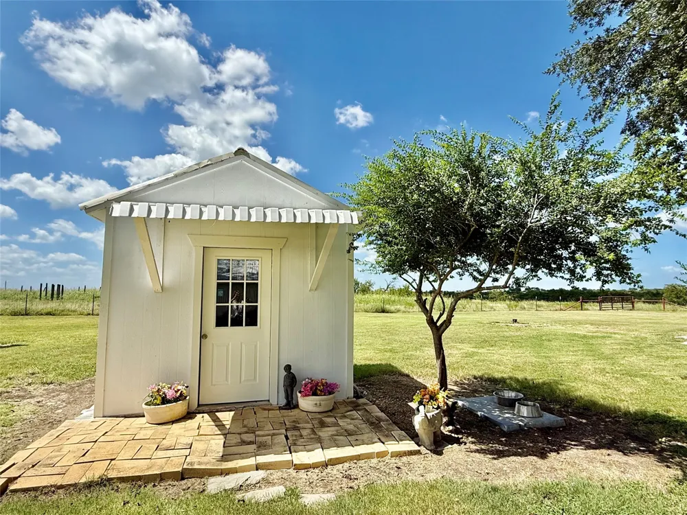 596 County Road 3425 Clifton, TX 76634