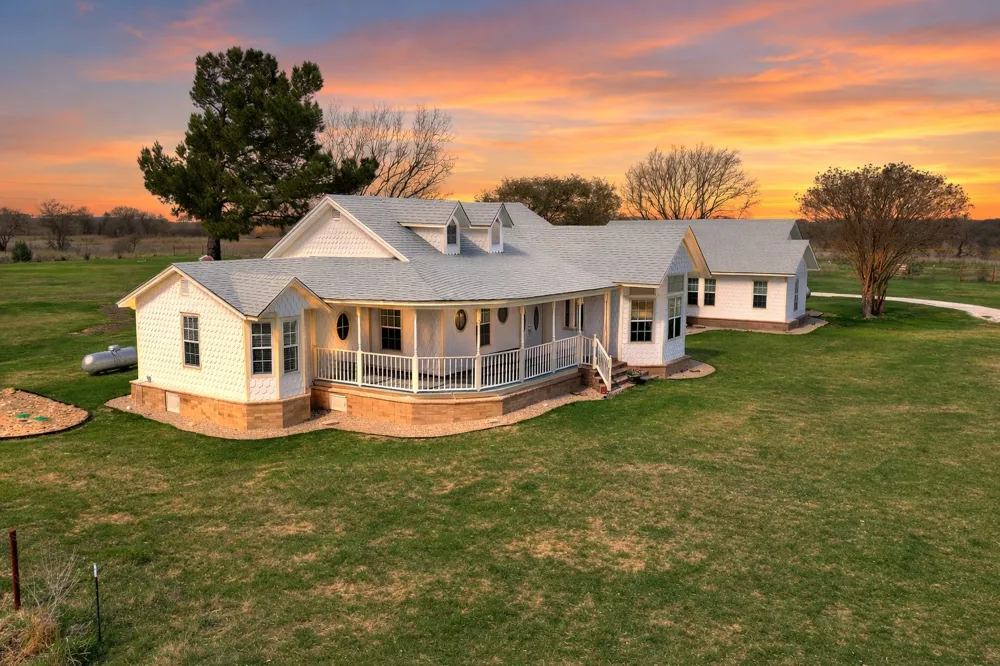 596 County Road 3425 Clifton, TX 76634