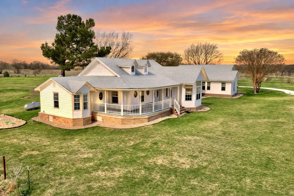 596 County Road 3425 Clifton, TX 76634