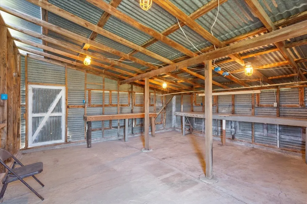 596 County Road 3425 Clifton, TX 76634