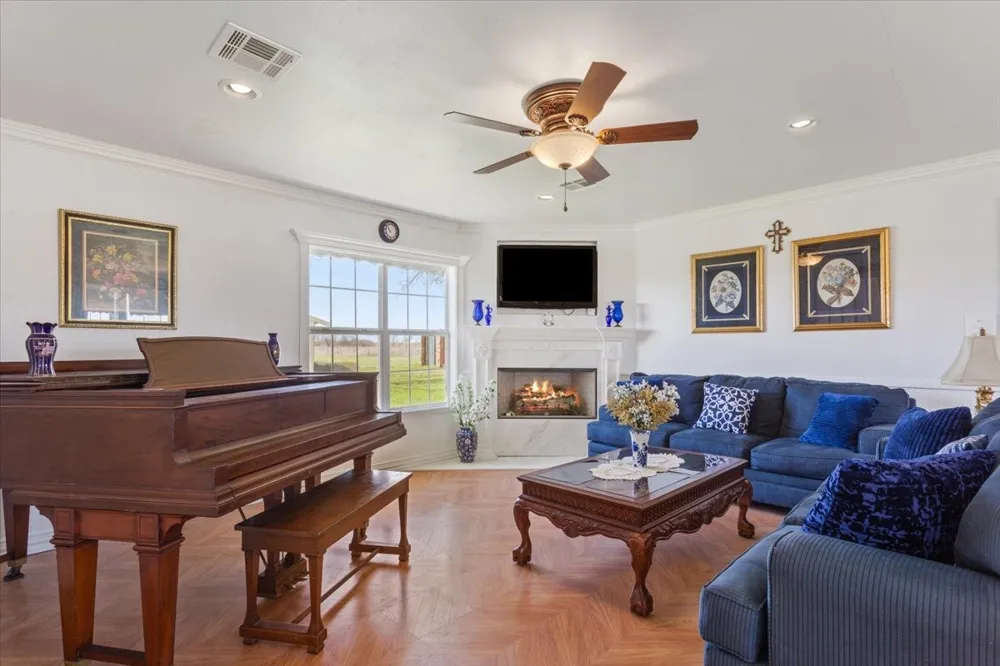 596 County Road 3425 Clifton, TX 76634