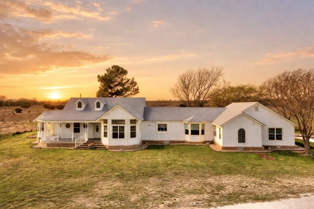 596 County Road 3425 Clifton, TX 76634