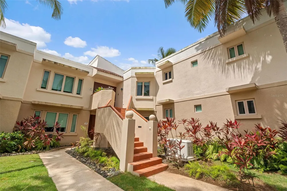 . LAKESIDE VILLAS #D4 Vega Alta, PR 00692