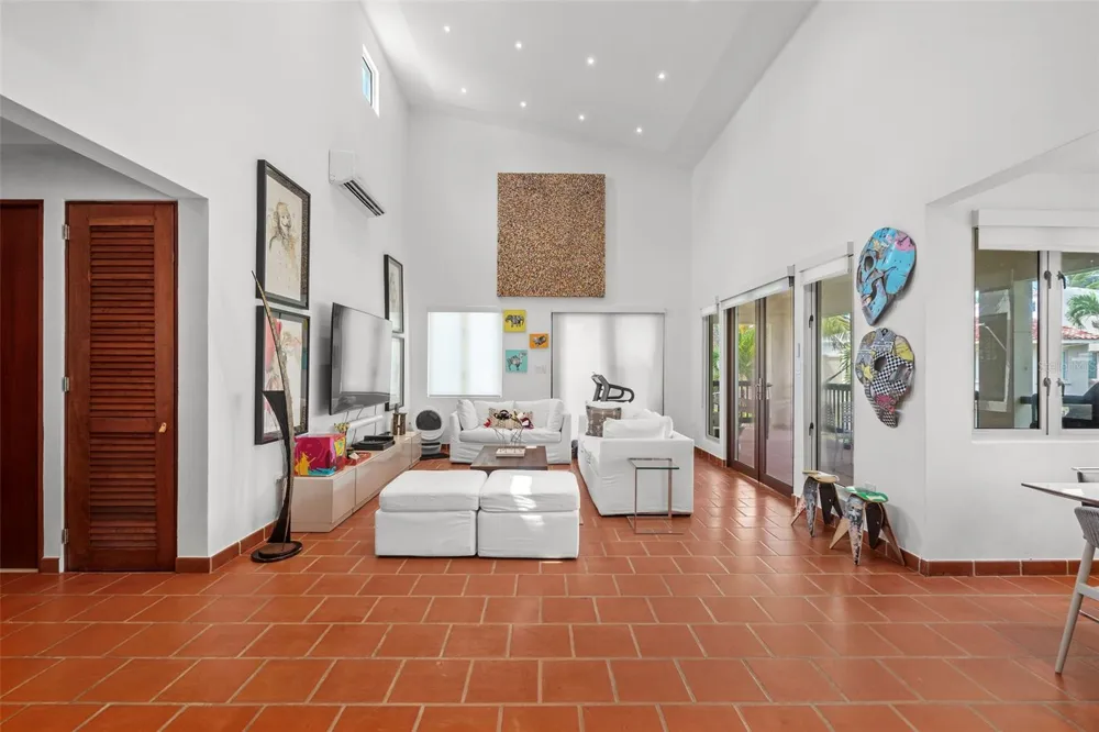. LAKESIDE VILLAS #D4 Vega Alta, PR 00692