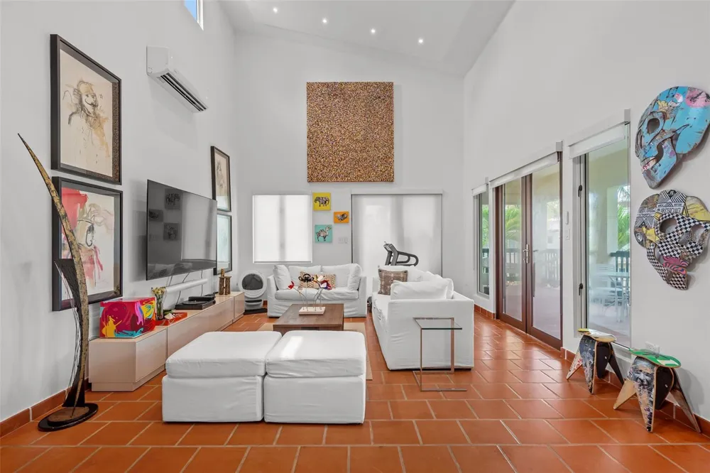 . LAKESIDE VILLAS #D4 Vega Alta, PR 00692
