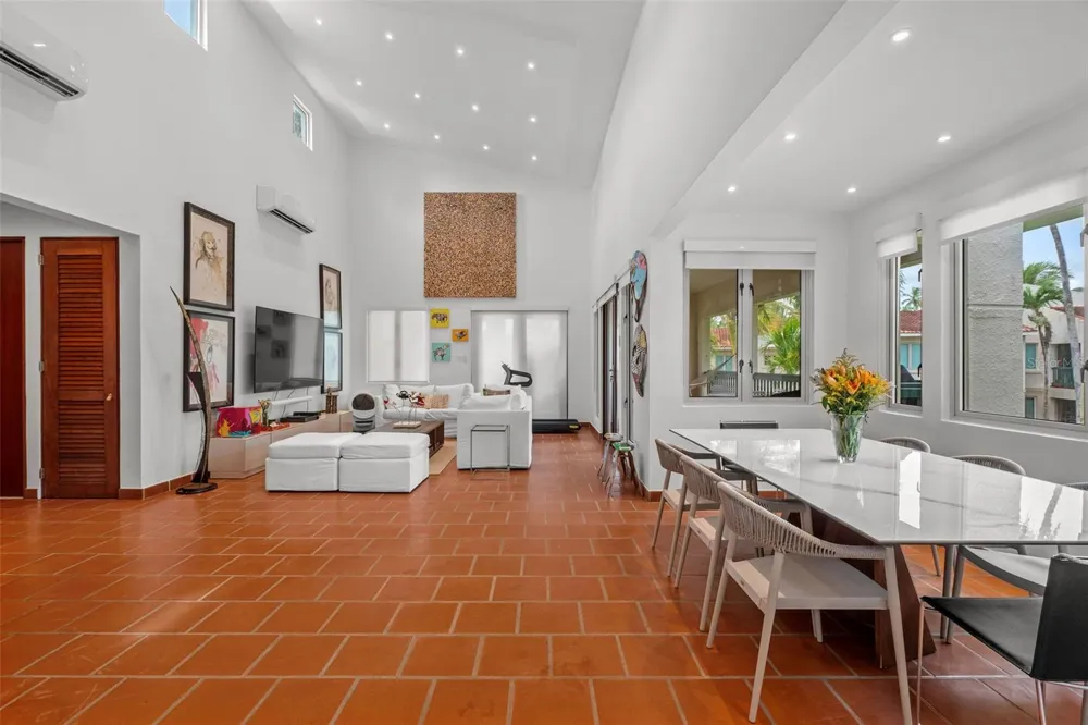 . LAKESIDE VILLAS #D4 Vega Alta, PR 00692