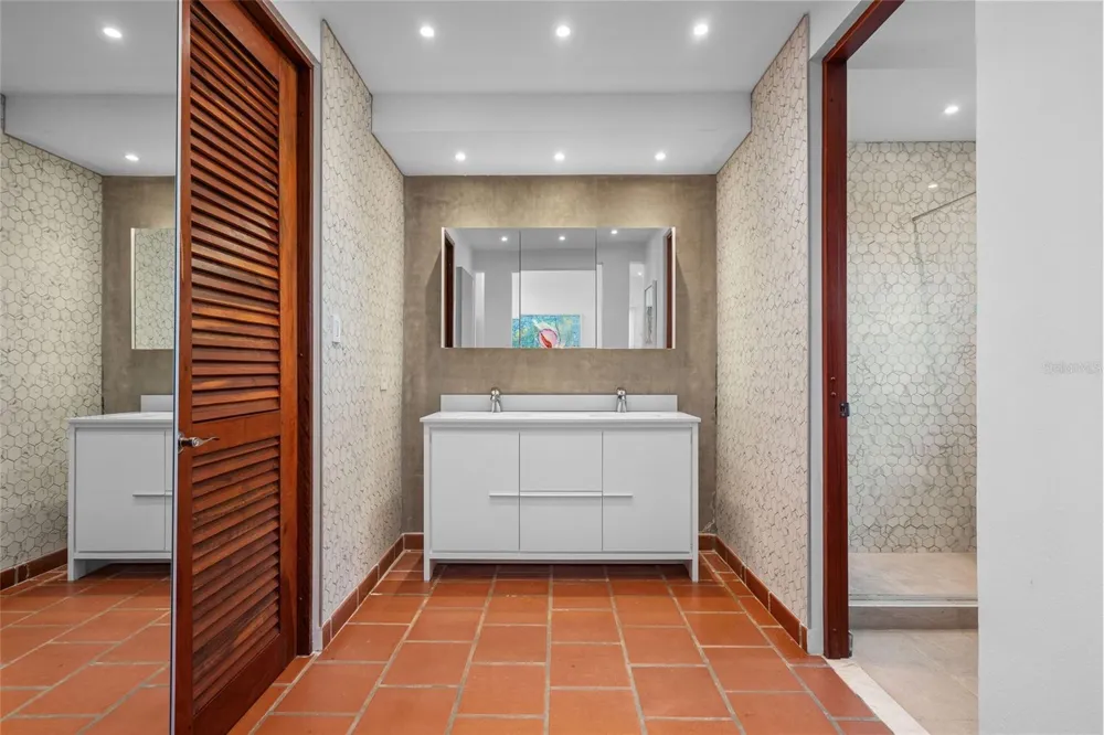 . LAKESIDE VILLAS #D4 Vega Alta, PR 00692