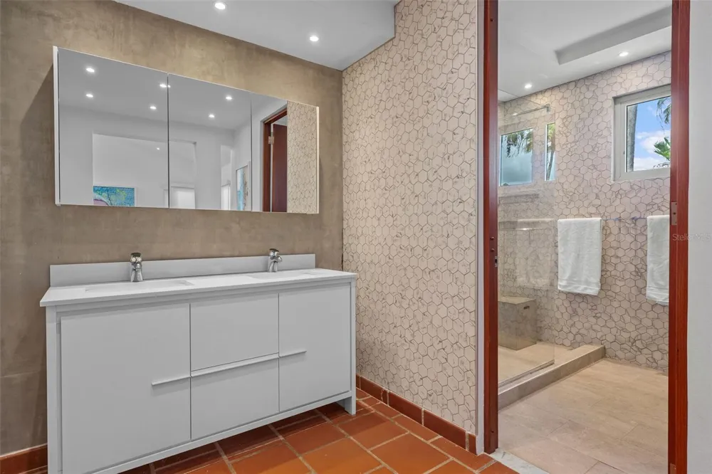 . LAKESIDE VILLAS #D4 Vega Alta, PR 00692