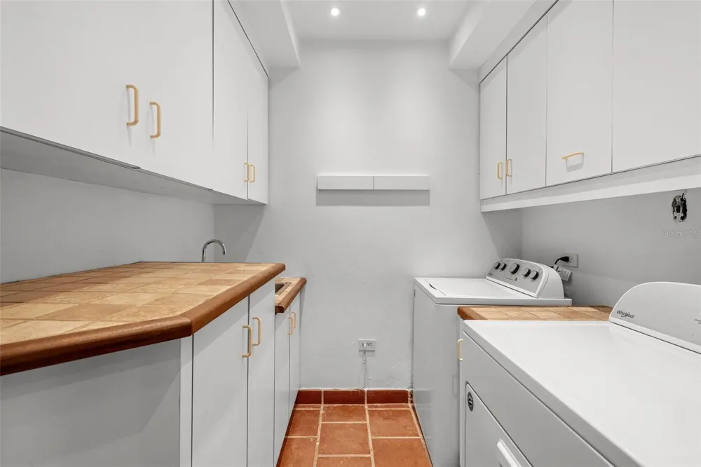 . LAKESIDE VILLAS #D4 Vega Alta, PR 00692